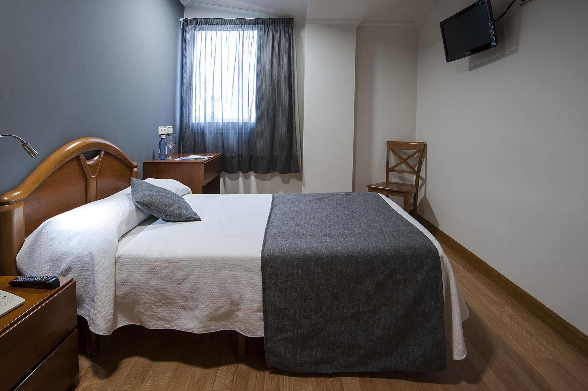 Iraipe Izaga Hostal Noáin Eksteriør bilde